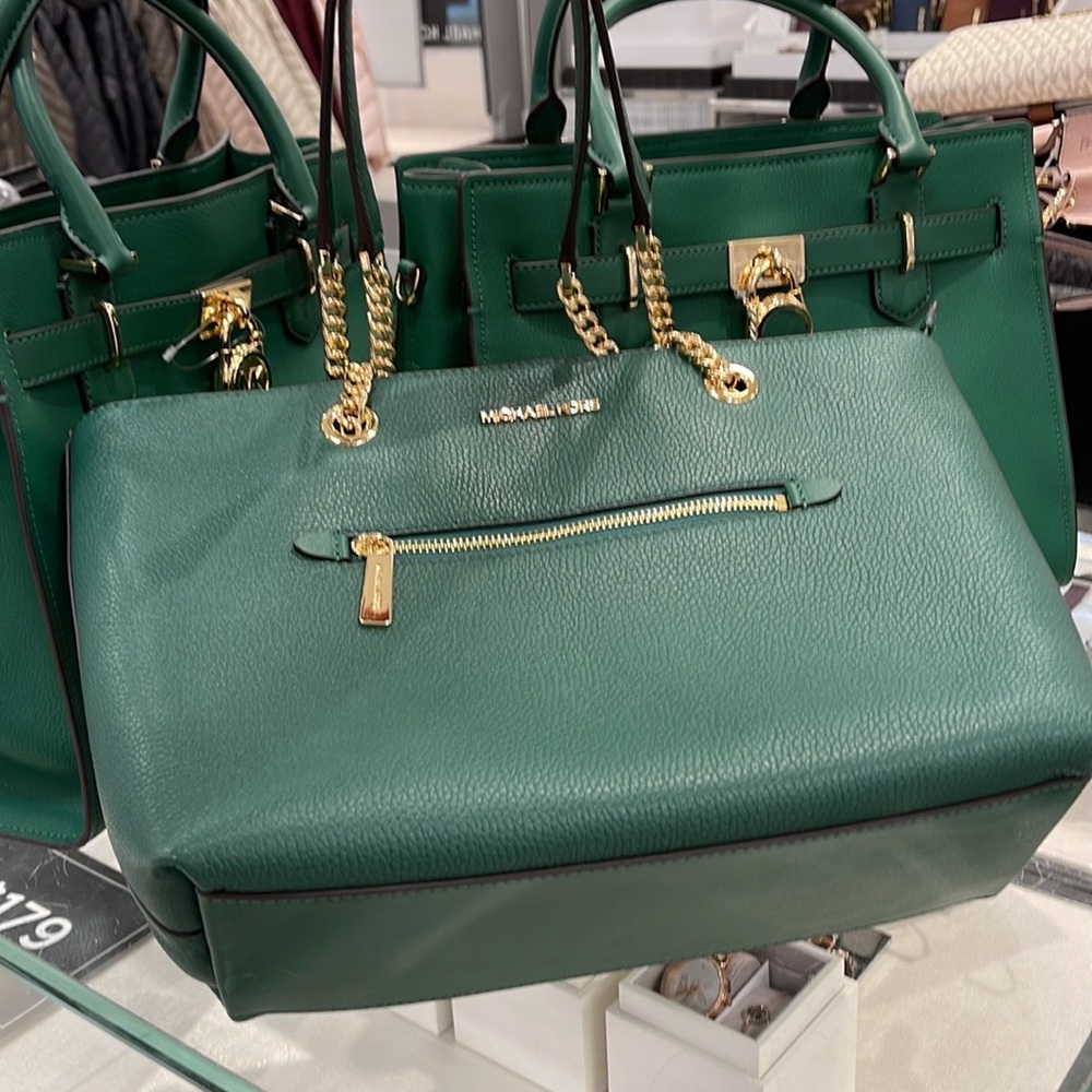 MICHAEL KORS
Jet Set Medium Front Zip Pebbled Leather Chain Tote Bag
Jewel Green - Picture 9 of 16